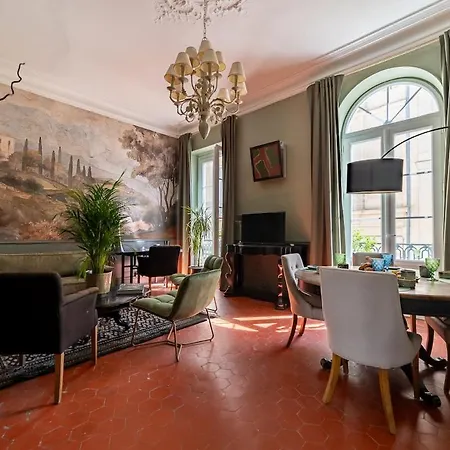 Appartement Haussmanimes - Elegance Au Coeur De *